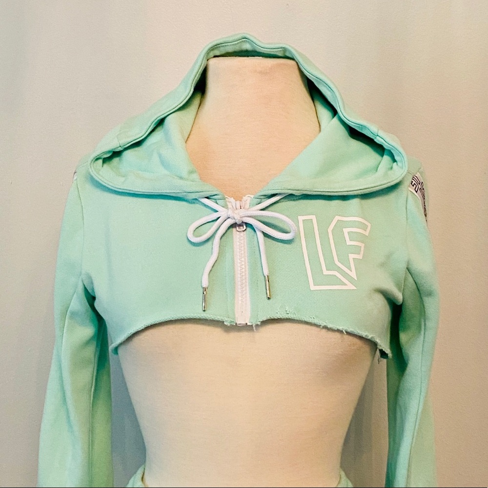 LF The Brand Super Cute crop Tracker ⭐️ NW…